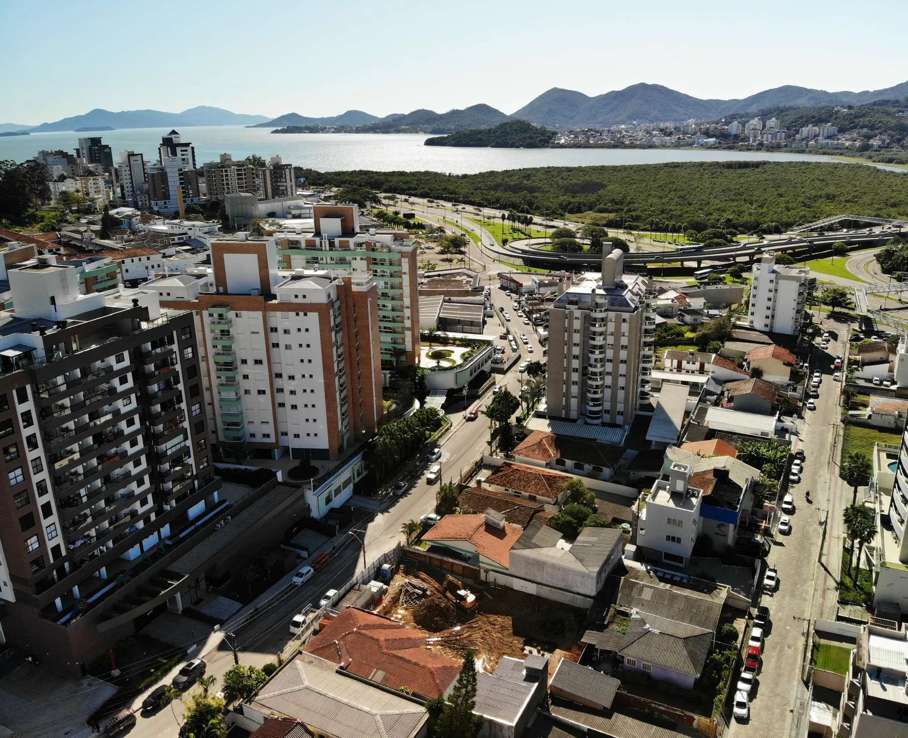 Imagem aérea da região da Trindade e conexão com a Beira-Mar Norte