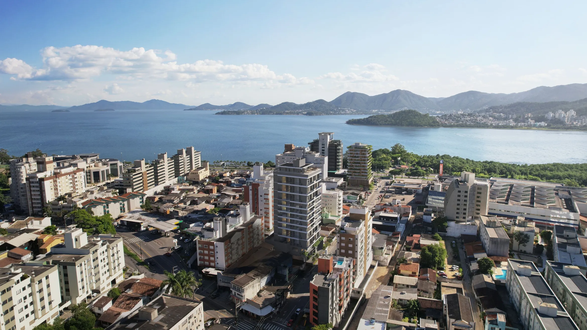 Vista aérea da Agronômica e Beira-Mar Norte próxima ao OPUS + Housi